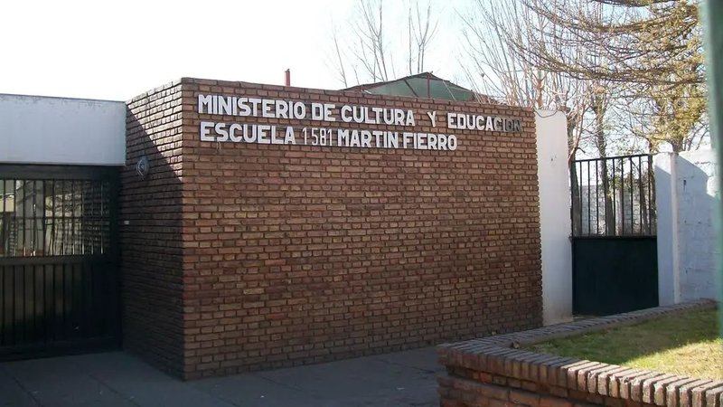 Fingió que iba a pedir un banco para su hijo y le robó a la directora Fingió que iba a pedir un banco para su hijo y le robó a la directora