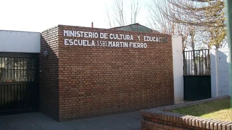 Fingió que iba a pedir un banco para su hijo y le robó a la directora Fingió que iba a pedir un banco para su hijo y le robó a la directora