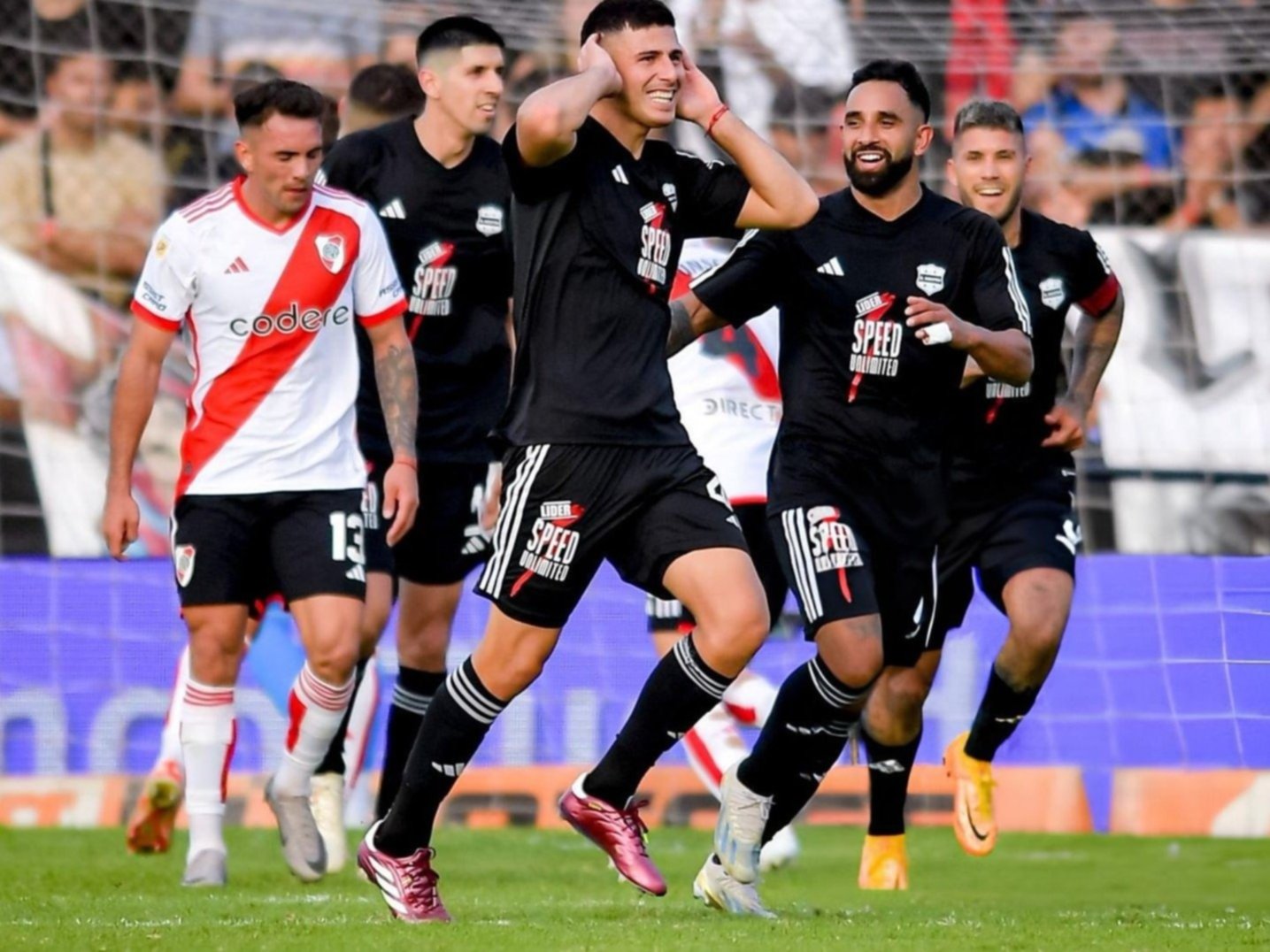 River se descuidó, desaprovechó sus chances y Riestra no lo perdonó