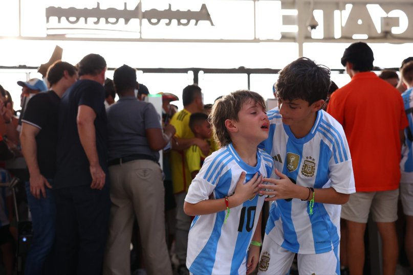 Incidentes en el ingreso al estadio y peligro de demora en el comienzo del partido