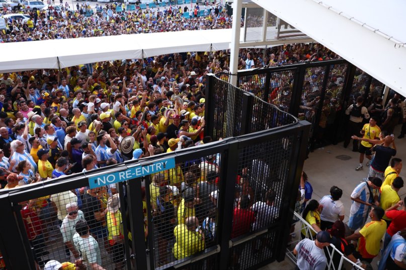 Incidentes en el ingreso al estadio y peligro de demora en el comienzo del partido