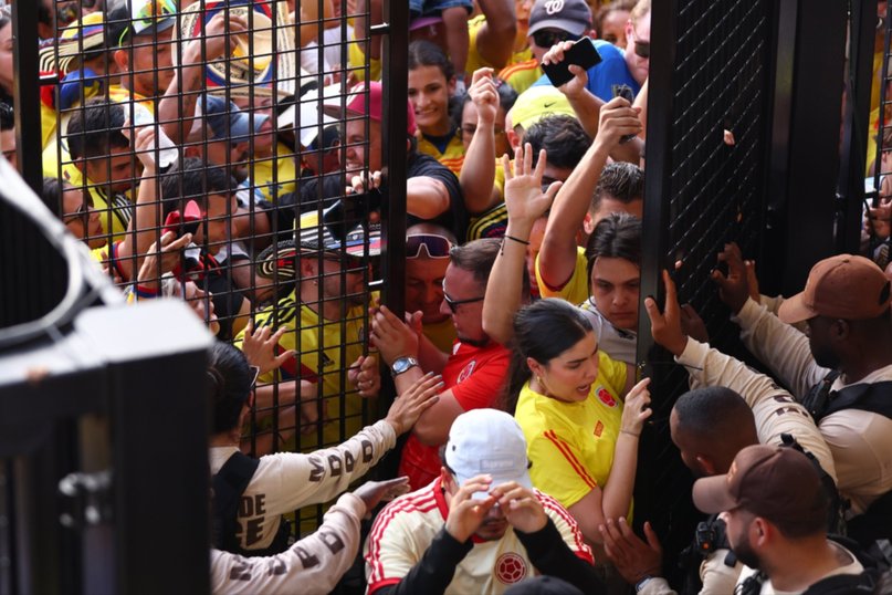 Incidentes en el ingreso al estadio y peligro de demora en el comienzo del partido