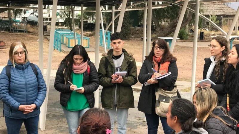 Las trabajadoras del proyecto HidroCultiva firmaron un convenio con practicantes de la FAD-UNCuyo Las trabajadoras del proyecto HidroCultiva firmaron un convenio con practicantes de la FAD-UNCuyo