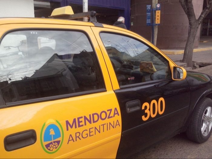 Mendoza al borde de otro aumento en taxis y remises: preparan subas de hasta el 50%