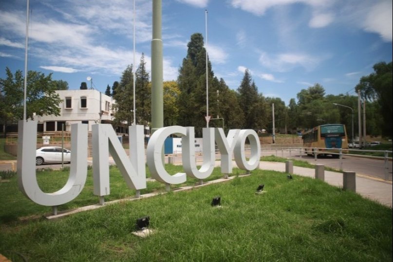 Jornada caliente en la UNCuyo con asamblea y toma del Rectorado