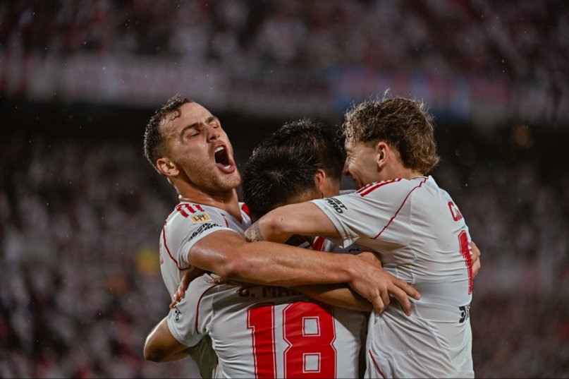 River goleó a Barracas Central en la Liga Profesional y quiere seguir cerca de los líderes