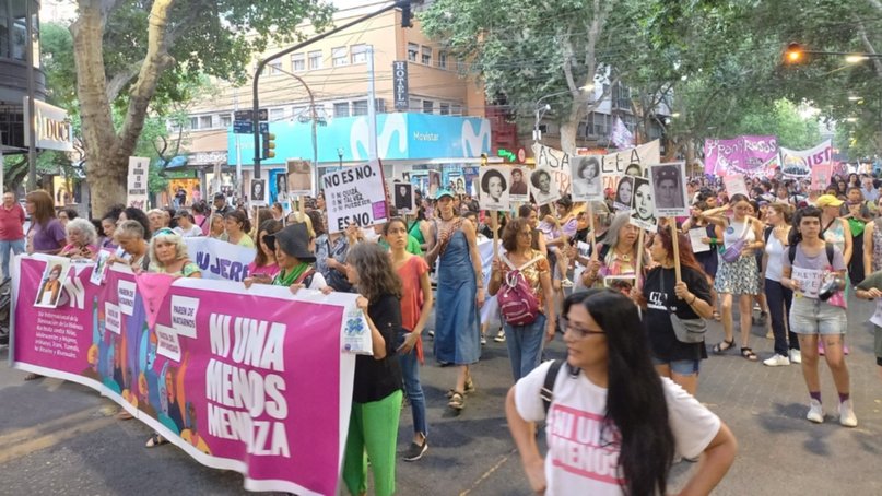 Mujeres marcharon en Mendoza contra la violencia de género 