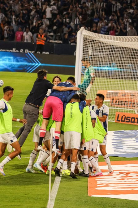 Talleres derrotó a Huracán y sueña con el título de la Liga Profesional