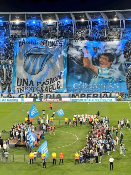 Racing festejó la con su gente tras la derrota ante Estudiantes de La Plata