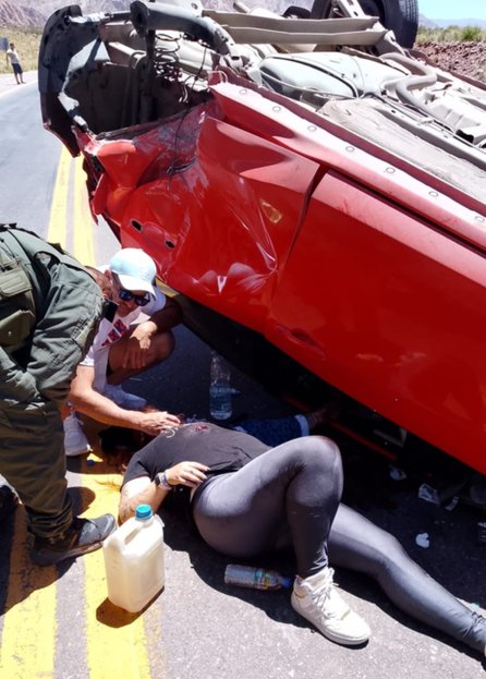 Alta montaña peligrosa: otro vuelco en la Ruta 7 por distracción al volante