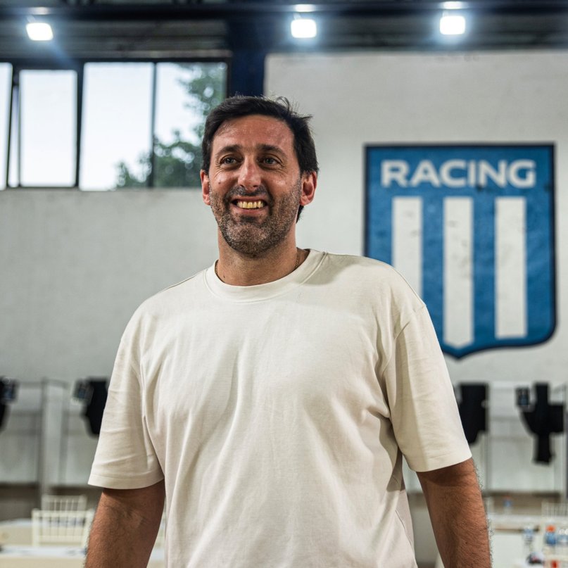 Milito, tras ganar las elecciones en Racing: "Voy a dejar mi vida por este club"